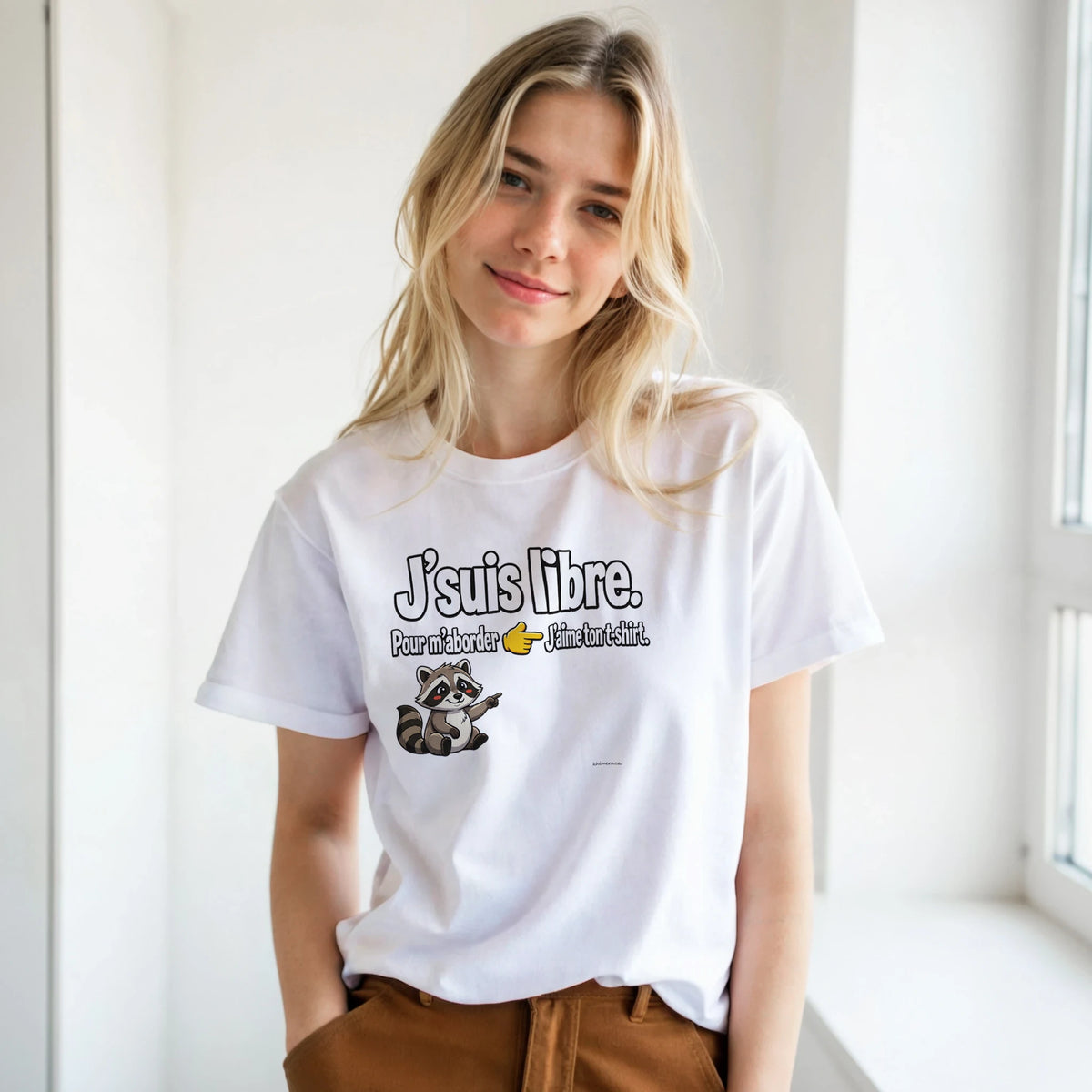 Femme portant le T-shirt Célibataire Humour Brise-Glace - couleur blanc | Khimera