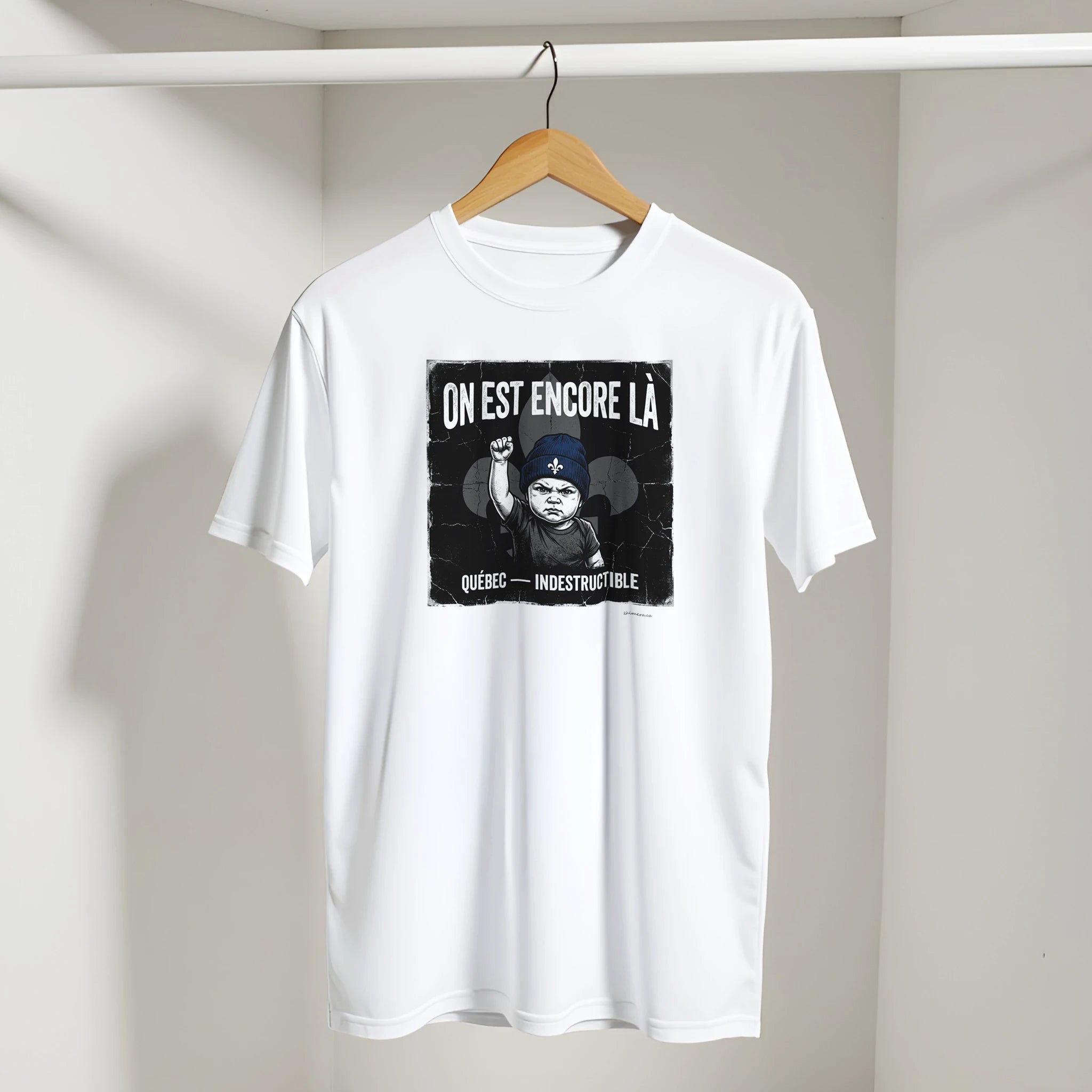 T-shirt résilience québécoise présenté sur cintre - couleur blanc | Khimera