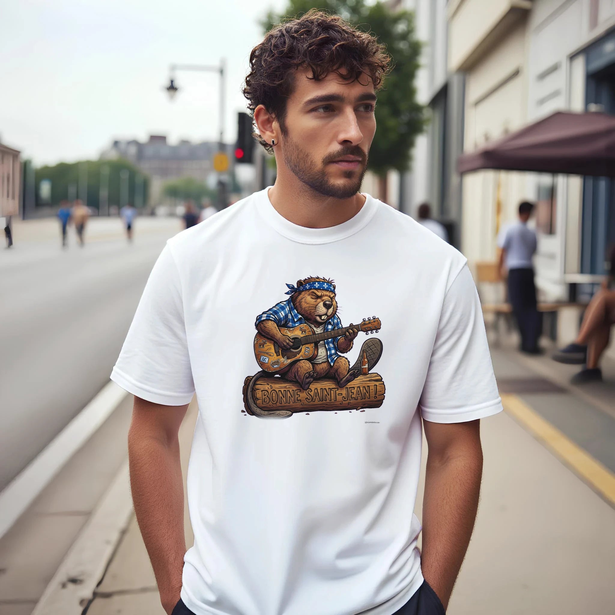Homme portant le T-shirt Saint-Jean Castor Chansonnier - couleur blanc | Khimera