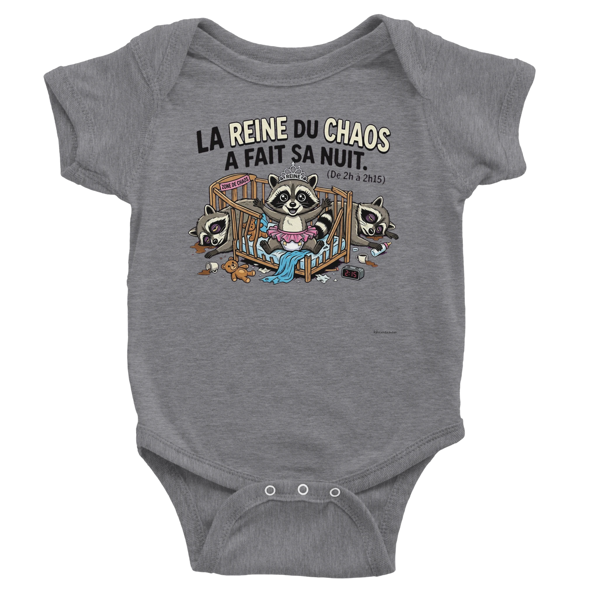 Cache-couche bébé rose humour « La reine du chaos a fait sa nuit » raton laveur tiare et tutu - cadeau shower drôle Québec gris bruyère | Khimera
