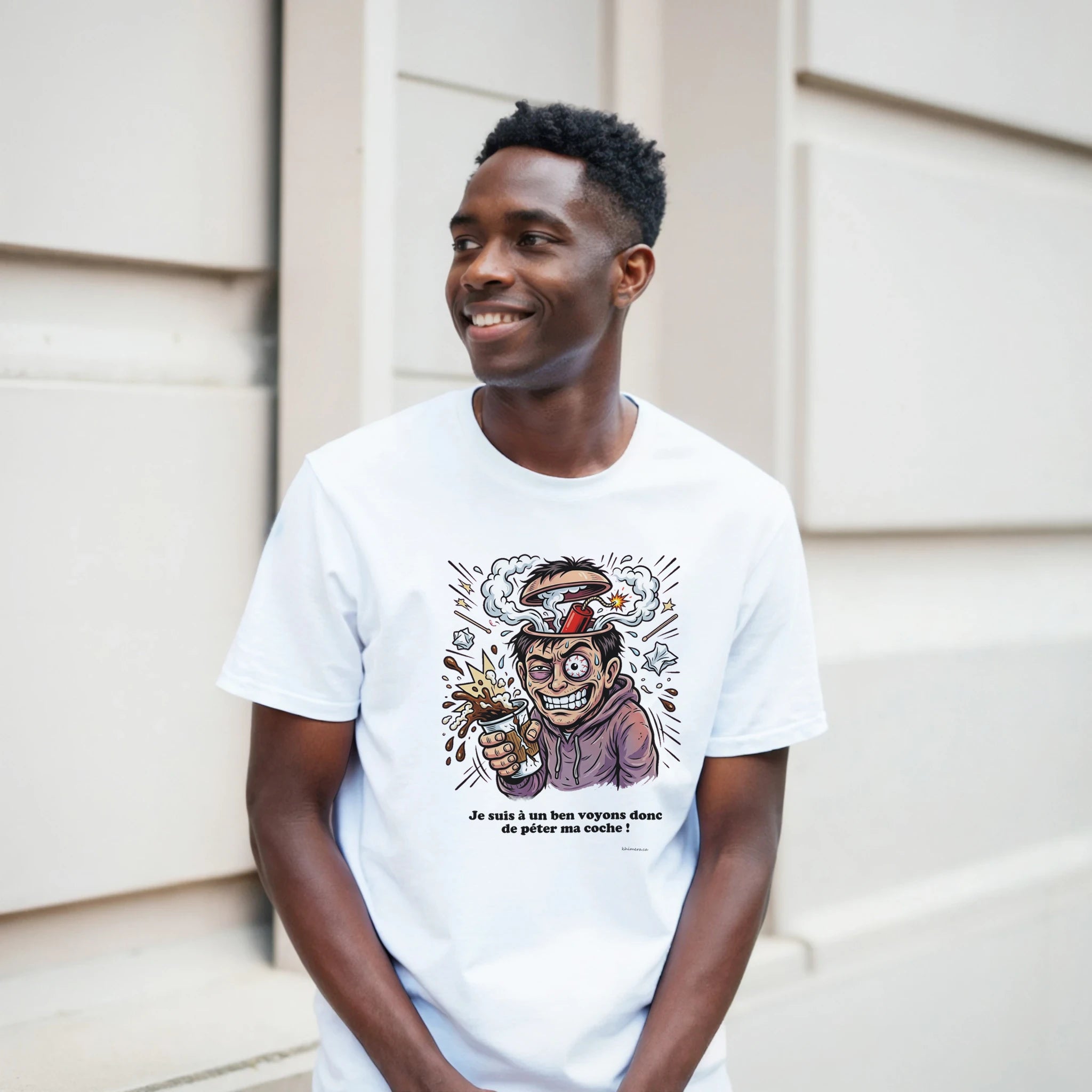 Femme portant le T-shirt Humour Café Péter ma Coche - couleur blanc | Khimera