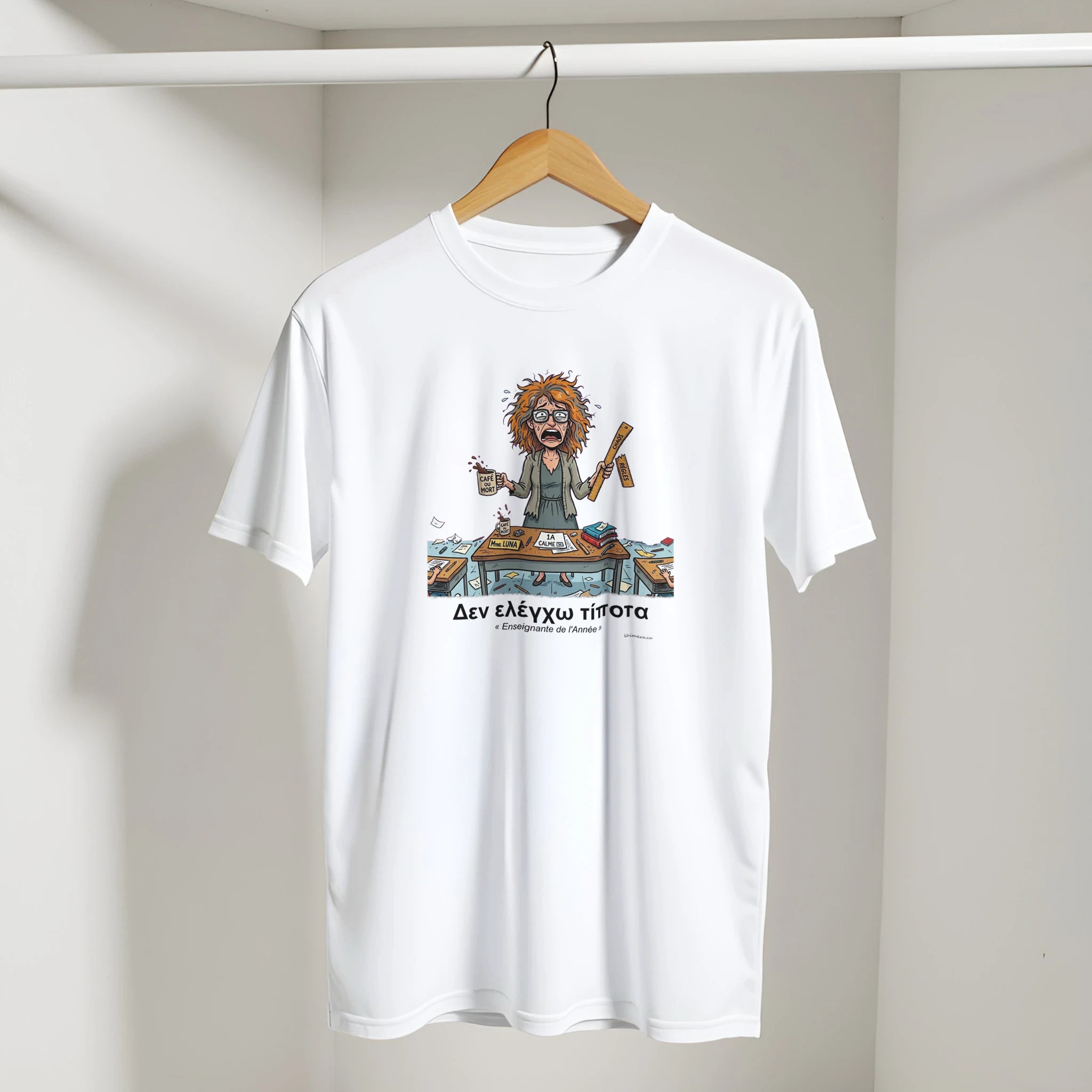T-shirt Enseignante Humour Décalé présenté sur cintre - couleur blanc | Khimera