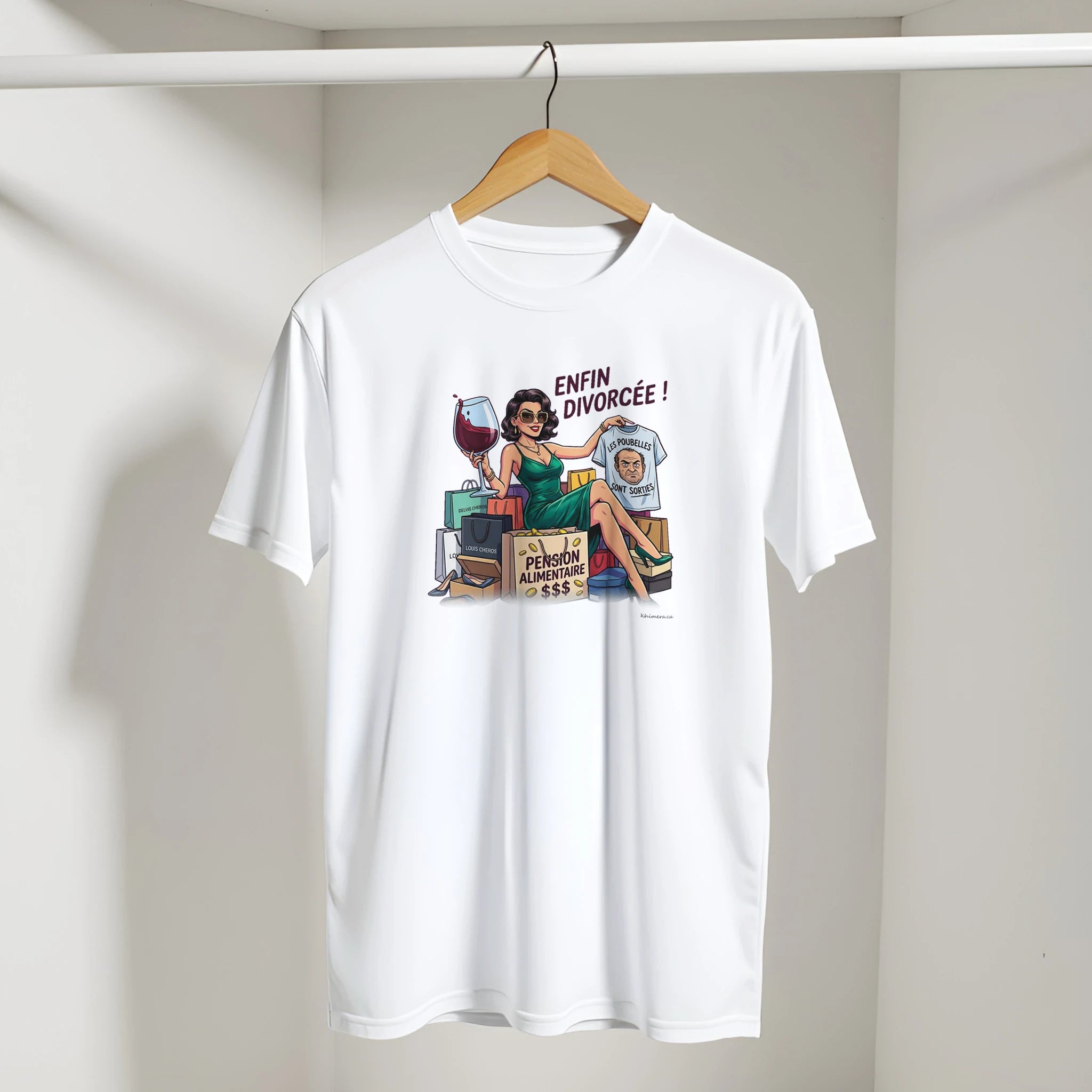 T-shirt Divorce Femme Enfin Divorcée présenté sur cintre - couleur blanc | Khimera