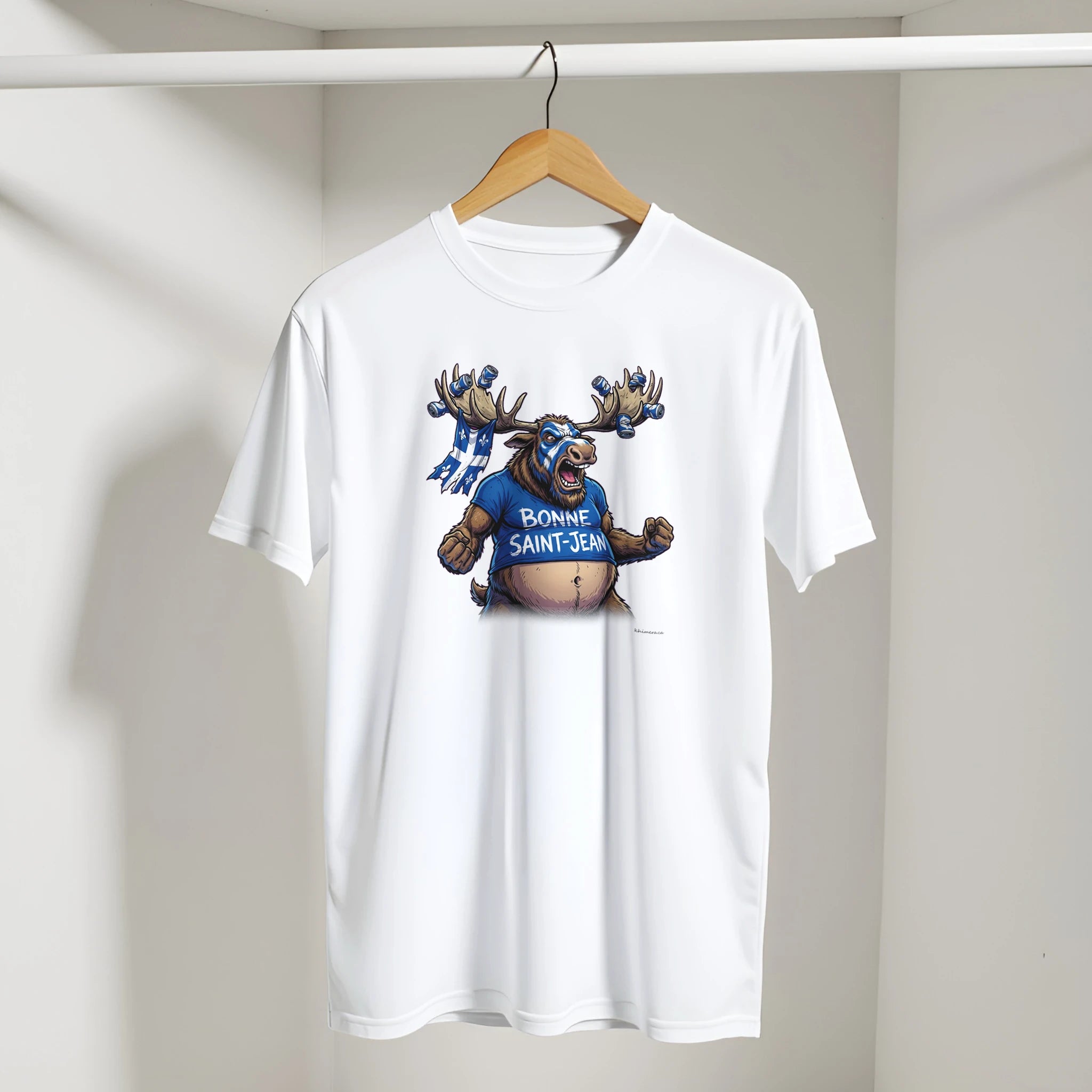 T-shirt Saint-Jean Orignal Festif présenté sur cintre - couleur blanc | Khimera